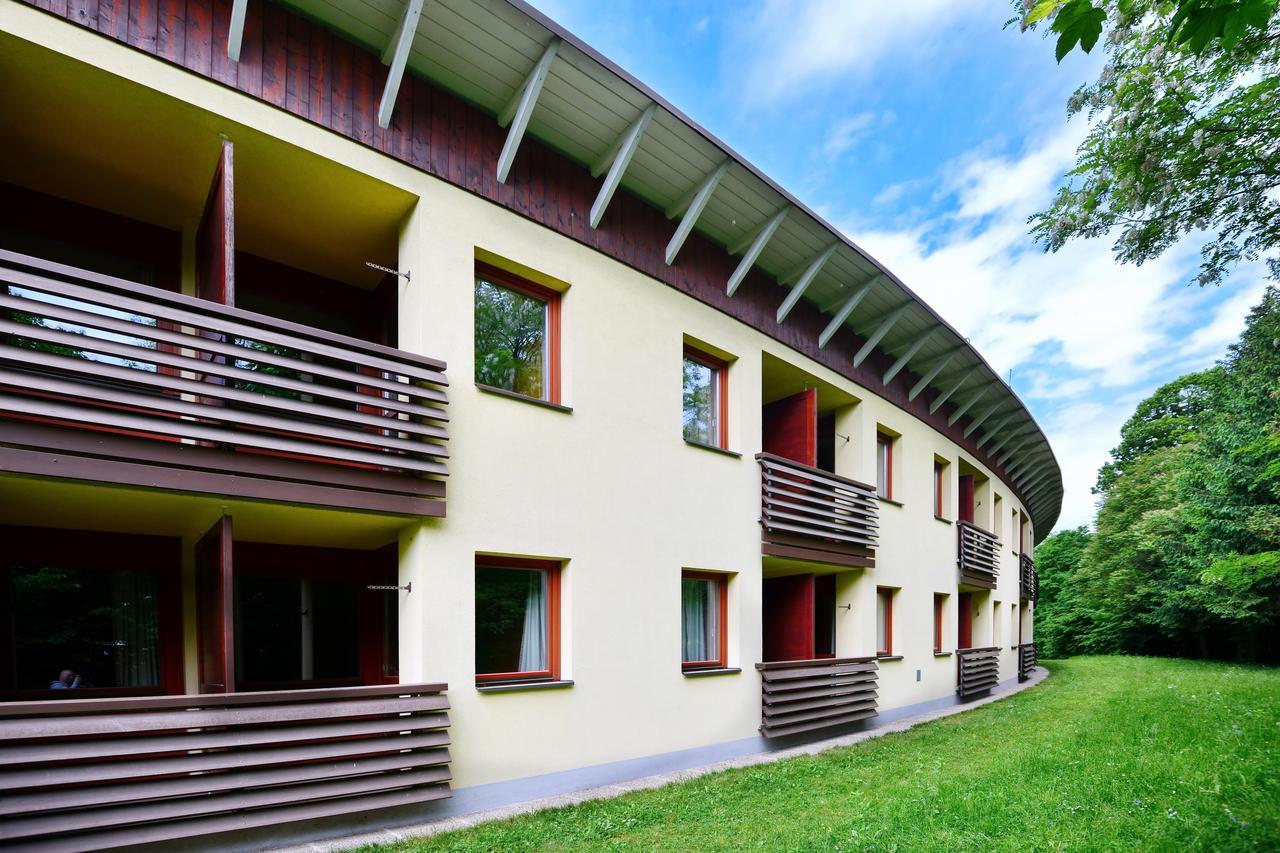 Bildungshaus Schloss Krastowitz Klagenfurt am Woerthersee Exterior foto