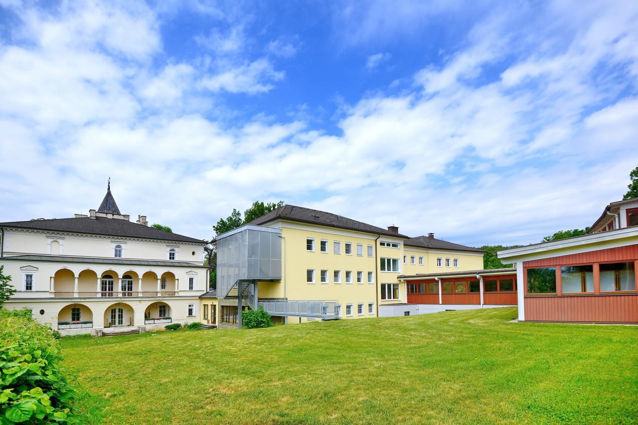 Bildungshaus Schloss Krastowitz Klagenfurt am Woerthersee Exterior foto