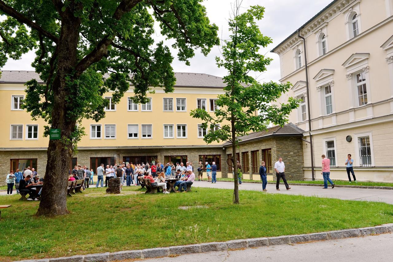 Bildungshaus Schloss Krastowitz Klagenfurt am Woerthersee Exterior foto