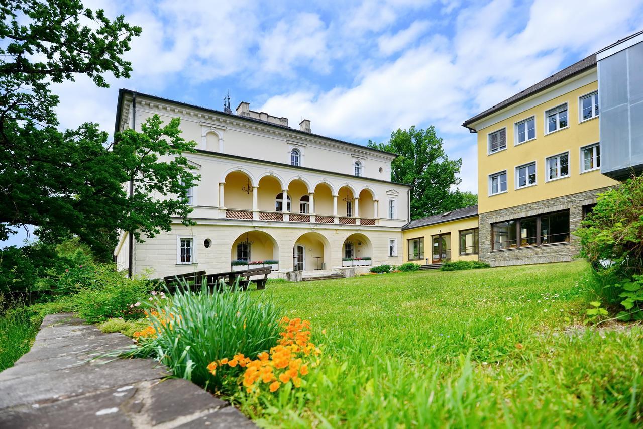 Bildungshaus Schloss Krastowitz Klagenfurt am Woerthersee Exterior foto