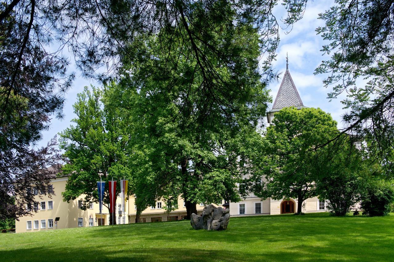 Bildungshaus Schloss Krastowitz Klagenfurt am Woerthersee Exterior foto